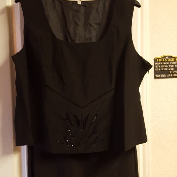 Women's suit - Picture 2 of 2